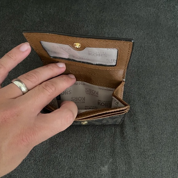 Michael Kors wallet - Picture 2 of 2